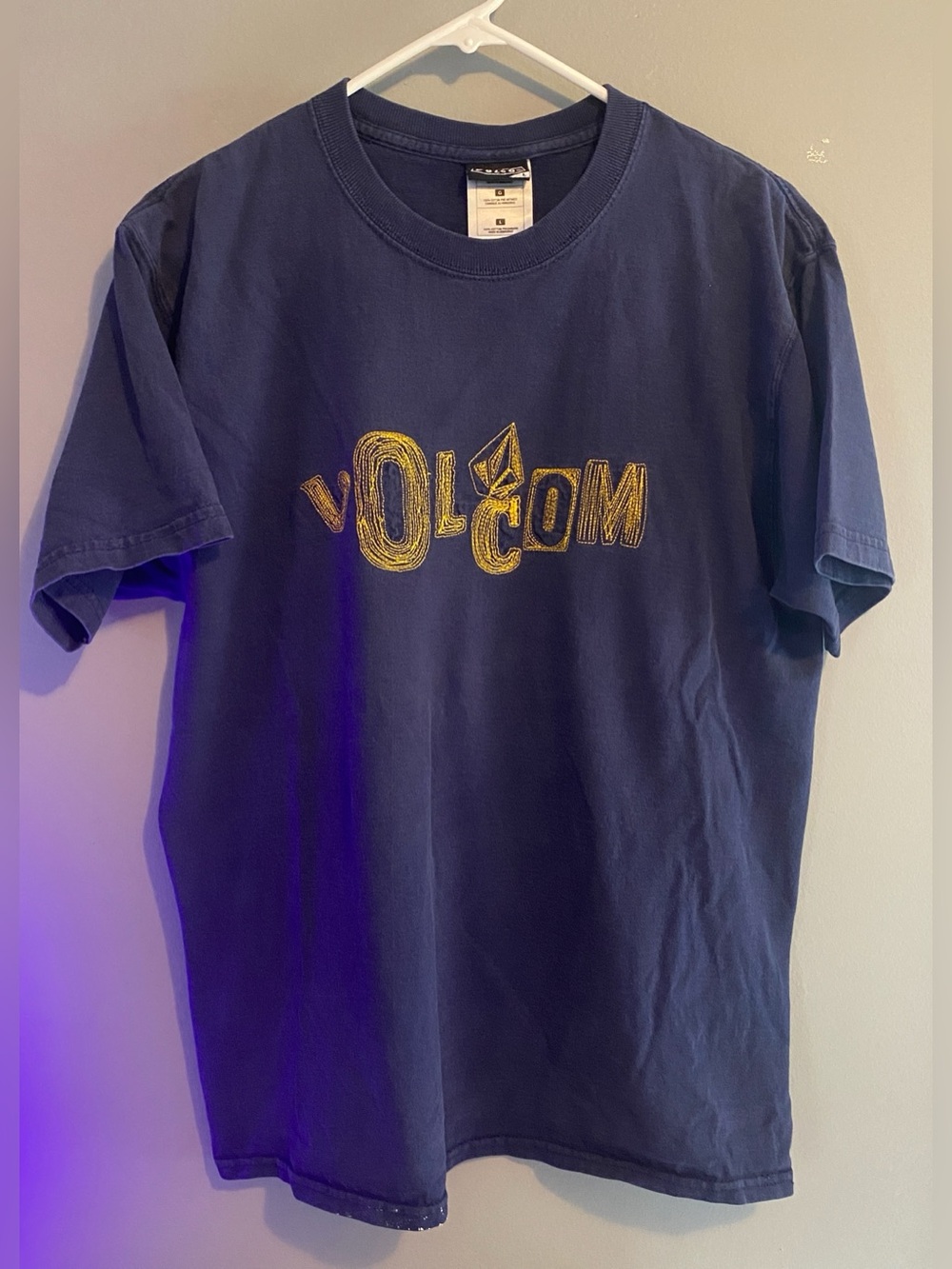 Vintage Volcom T-Shirt Size Large